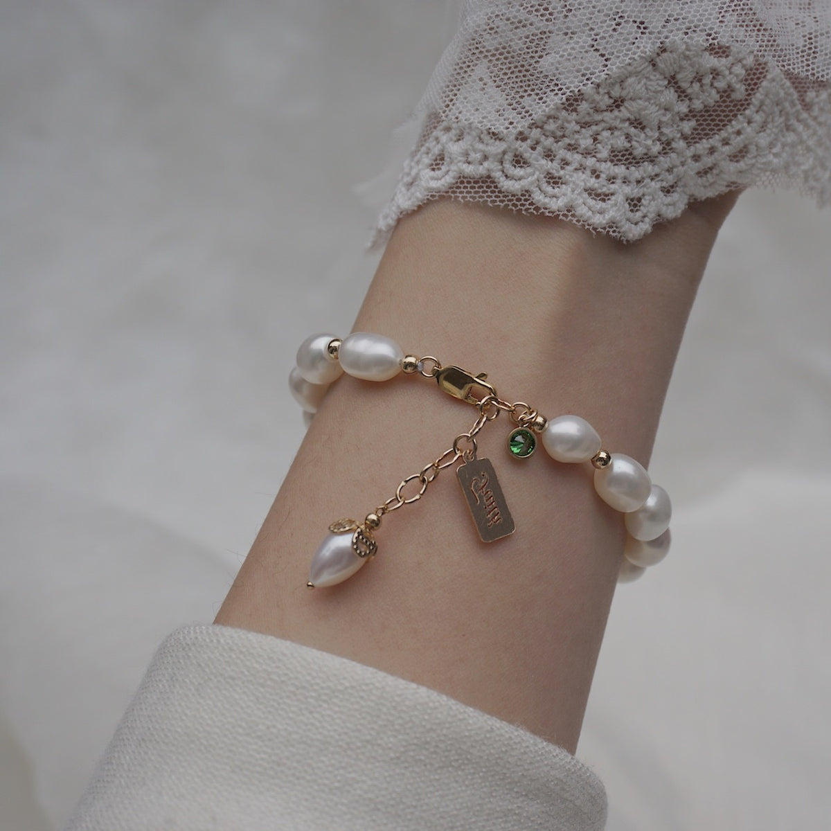 Natural Zircon Pearl Bracelet Ins Fashion Luxury Jewelry - detail close-up (2 of 5)