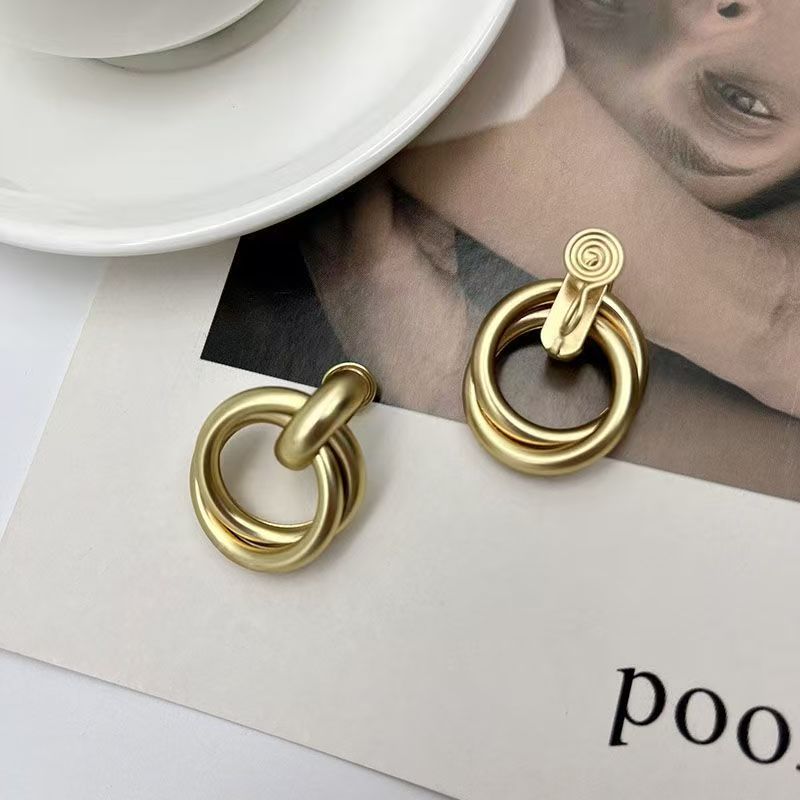 Minimalist Metal Statement Earrings, Trendy Retro Baroque Ear Ornaments - Style 1 - detail close-up
